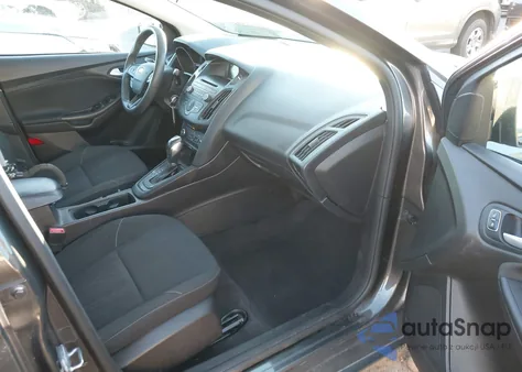 2015 Ford Focus Se z USA, uszkodzony, nr VIN 1FADP3F27FL243812